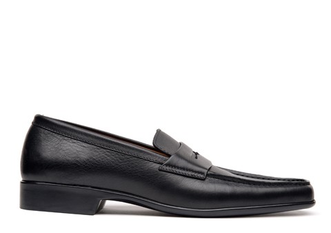 “Entredeux”-stitch loafers.